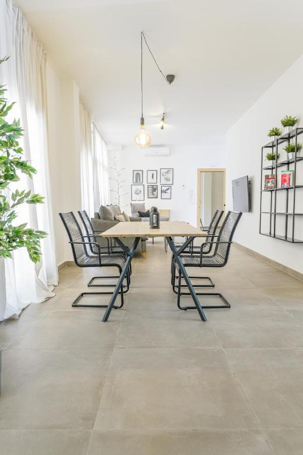 Moott Homes Suites Casa De Los Leones Apto 1 Алмерия Екстериор снимка